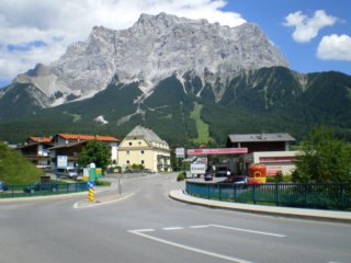 Ehrwald und Zugspitzmassiv